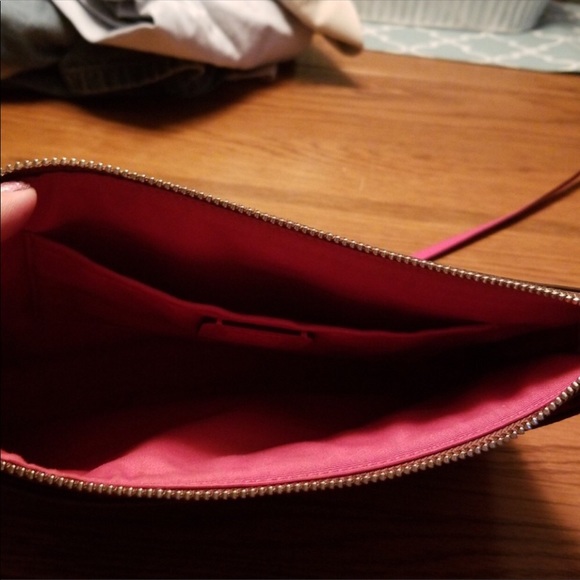 ⚡️🆕 Coach East/West Crossbody Pop Out Pink Pouch - Picture 4 of 7